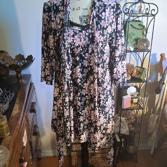 Renè Rofè Floral Black and Pink Nightgown Kimono Set Size Medium - Picture 1 of 12